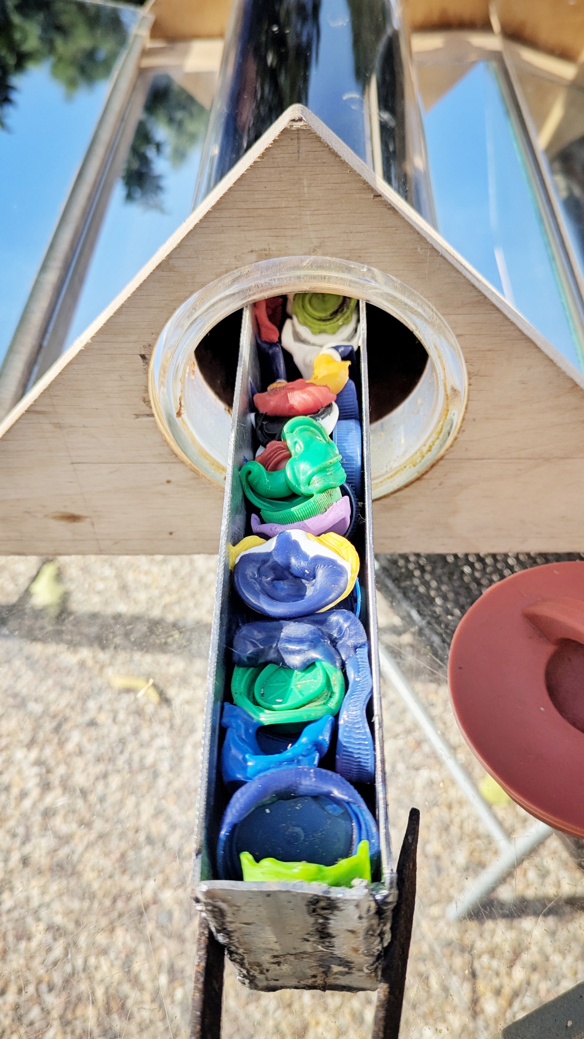 Vérification du plastique dans le moule